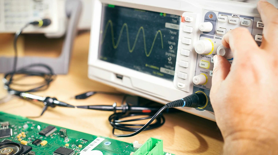 Wireless signal testing and validation using oscilloscope and measurement equipment